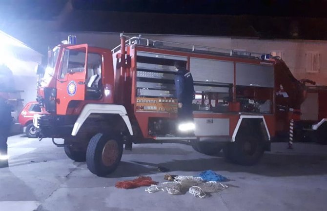 Balkan uz Albaniju, pomoć stiže sa svih strana: Kotorski vatrogasci ujutru putuju u Drač, stigle ekipe iz Srbije, Hrvatske, Grčke...