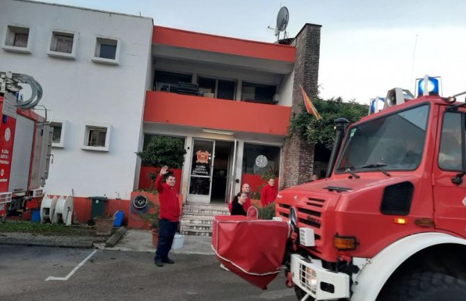Crnogorski vatrogasci i spasioci otputovali jutros u Albaniju