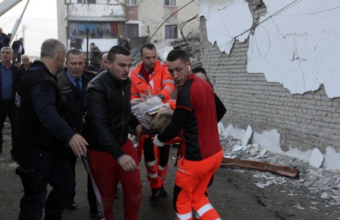 Albanija: Broj poginulih u snažnim zemljotresima porastao na 32