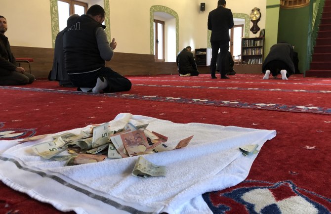 U džamijama u CG prikupljana pomoć za ugrožene nakon zemljotresa u Albaniji