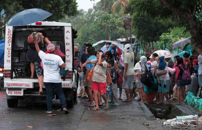 Filipinima se približava snažan tajfun ,evakuisano 200.000 ljudi