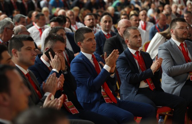 Demokrate od plata izdvojile 1.500 eura za pomoć Albaniji 