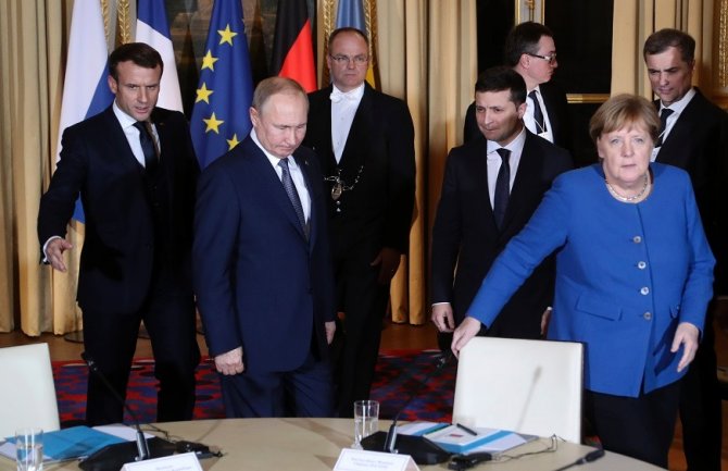 Susret Zelenskog i Putina bez osmijeha i rukovanja