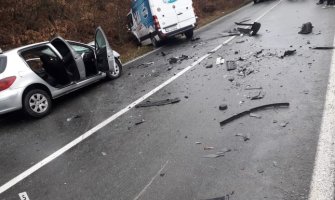Sudar automobila i kombija na putu Ribarevine -Berane, ima povrijeđenih