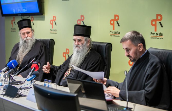 Amfilohije: Vlada pokušava da donese zakon protiv crkve koja je temelj Crne Gore