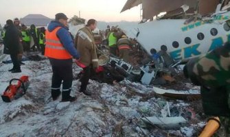 Putnički avion pao odmah po polijetanju,probio ogradu pa udario u zgradu: Najmanje 15 mrtvih(VIDEO)