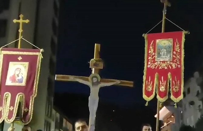Hiljade vjernika na litiji u Bijelom Polju; Pejić: Hvala im što su nas ujedinili (VIDEO)