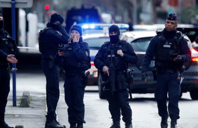 Napad nožem u Parizu, jedna osoba ubijena, dvije ranjene