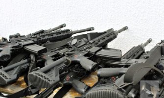 Kanada zabranjuje prodaju oružja?