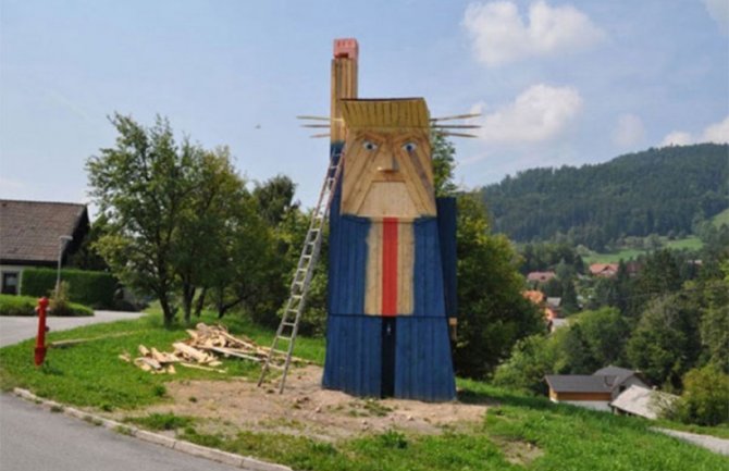 Spaljena Trampova statua u Sloveniji