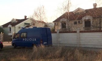 93 osobe pronađene zatvorene u tri kuće na Zabjelu: Identifikovani organizatori