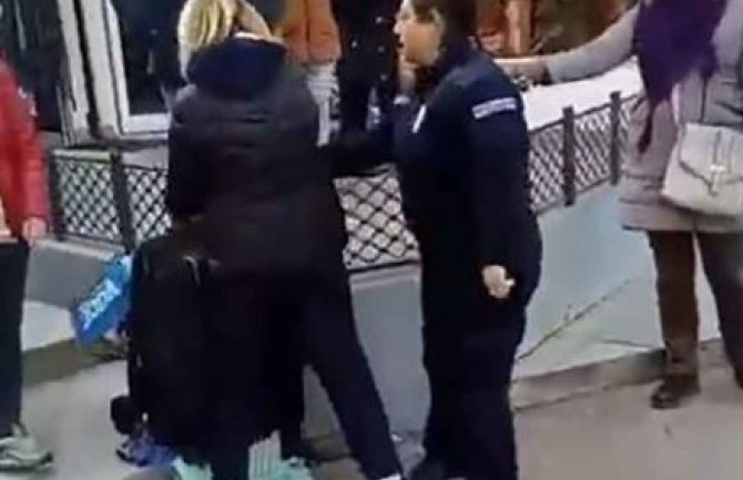 Beograd: Prodavačica udarila policajku pa pobjegla (VIDEO)