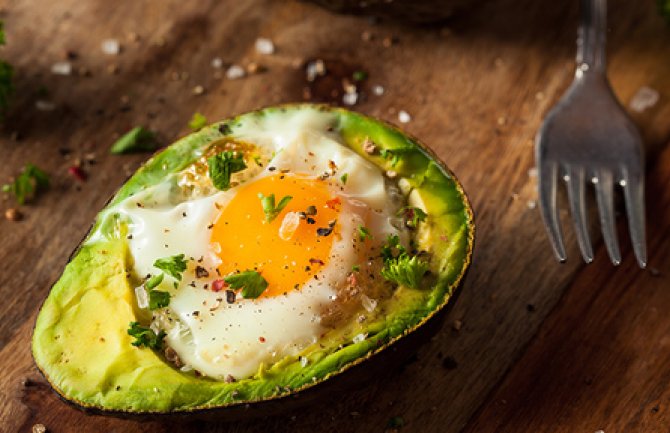  Zdrav i atraktivan doručak: Jaja u avokadu