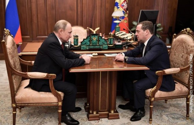 Medvedev podnio ostavku: Nije više premijer Rusije(VIDEO)