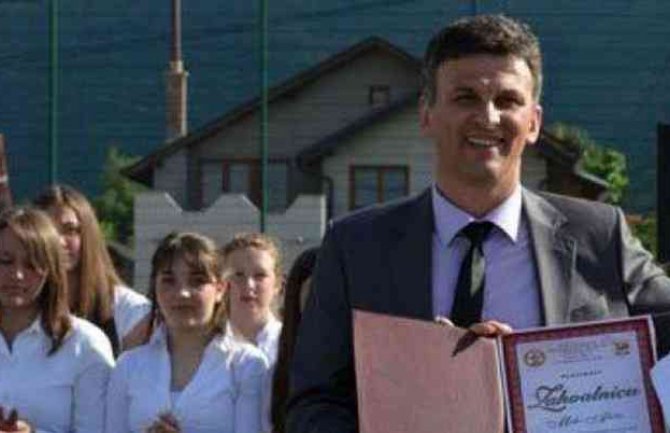 Sarajevo: Bivšem direktoru osnovne  škole zatvor zbog polnog odnosa s učenicom