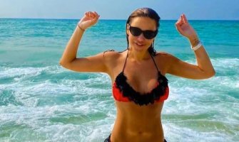 Ana Nikolić izgleda kao nekada: Zapalila Instagram fotkom sa plaže (FOTO)