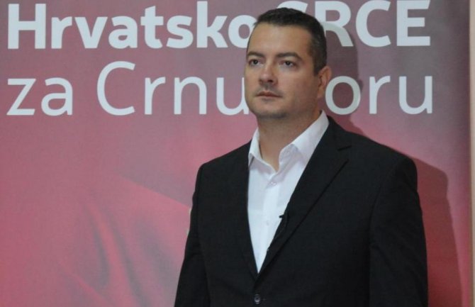 PEN osudio prijetnje na Vuksanovića i Zekovića: Nadležni da preuzmu odgovornost za sve opasniju društvenu situaciju 
