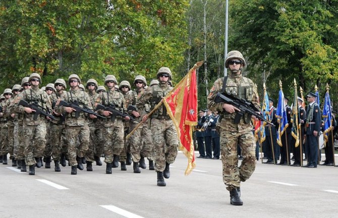 Da bi bili dio NATO snaga crnogorski vojnici moraju da prođu šestomjesečnu obuku Alijanse