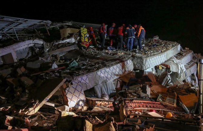 Snažan zemljotres pogodio Tursku: Poginulo 20 osoba, preko 1000 povrijeđenih(VIDEO)