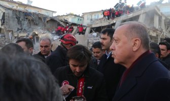 Turska: Broj poginulih u zemljotresu porastao na 29 , trudnica deset sati bila ispod ruševina (VIDEO)