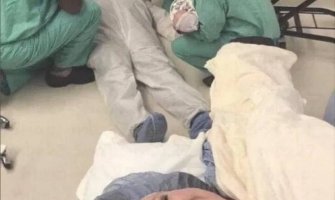 Nakon porođaja napravila selfi koji je nasmijao internet(FOTO)