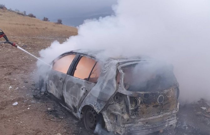 U Zeti ranjen Krstović, pronađen zapaljeni automobil sa oružjem