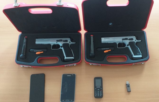 Policija oduzela pištolje brisanih fabričkih brojeva, uhapšen Cetinjanin