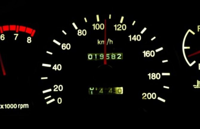 Koliko dugo možete voziti auto nakon što vam se upali rezerva?
