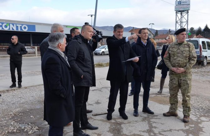 Sredinom godine počinje izgradnja stambene zgrade za pripadnike VCG u Nikšiću