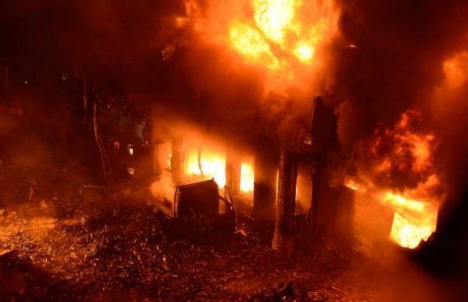 Berane: Sedam stambenih baraka izgorjelo u požaru