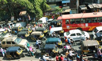 U Indiji se ovako kažnjavaju nervozni vozači: Sviraj ako ti se čeka (VIDEO)