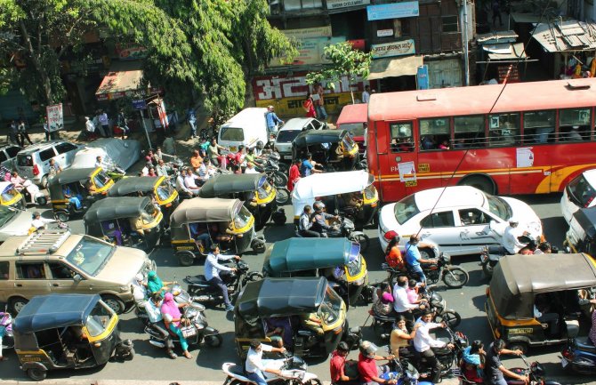 U Indiji se ovako kažnjavaju nervozni vozači: Sviraj ako ti se čeka (VIDEO)