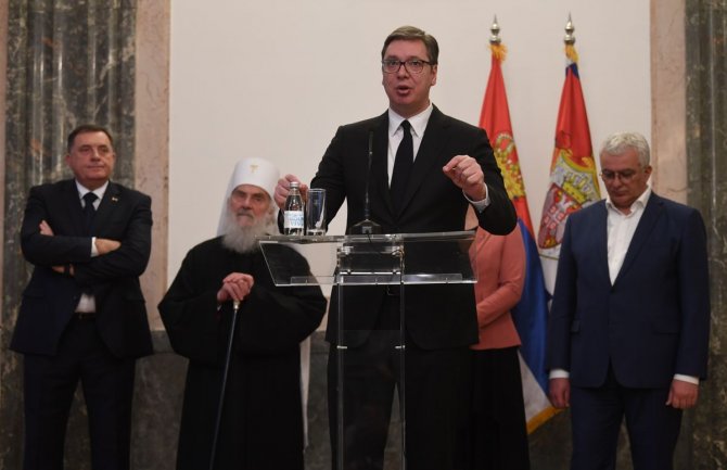 Vučić: Nisam ni kukavica ni plašljivac, nastavićemo da podržavamo narod u CG i RS