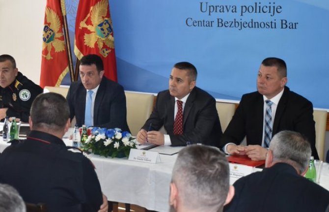 Veljović: Procesuiraćemo lica odgovorna za skrnavljenje državnih simbola