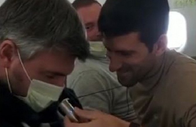 Đoković zabavljao prisutne u avionu tokom leta za Dubai: Gorane, nema spavanja (VIDEO)