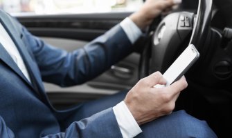 Kažnjeno 200.000 vozača zbog korišćenja mobilnog telefona