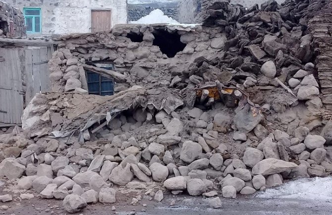 Turska: Najmanje devet osoba poginulo i 37 je povrijeđeno u zemljotresu 