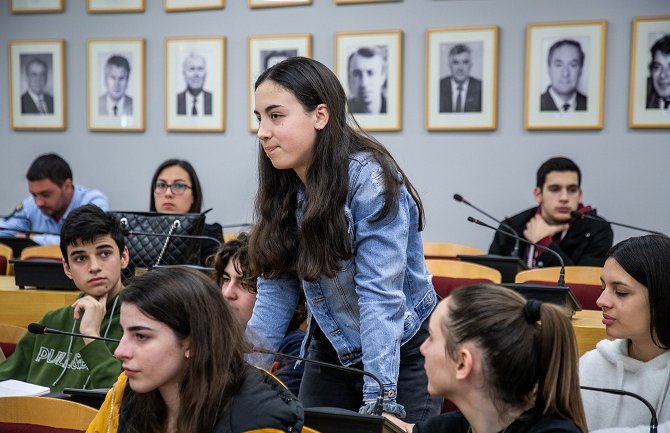 Mladi u Herceg Novom žele bioskop, omladinski centar i više kulturnih sadržaja