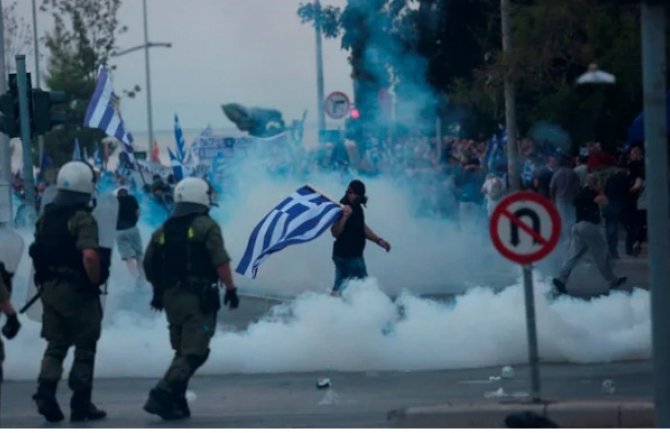 Grčka: Protesti zbog centra za migrante, policija ispalila suzavac na građane