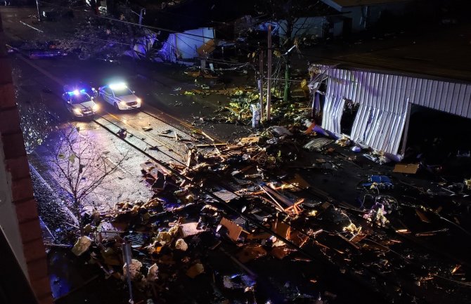 Snažan tornado razorio Nešvil: Dvije osobe stradale, 40 objekata srušeno (FOTO, VIDEO)
