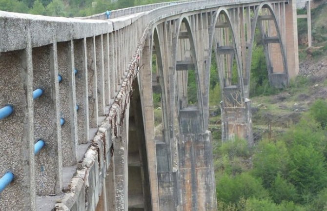 Demokrate: Sudbina oronulog mosta na Đurđevića Tari podređena računici pojedinaca