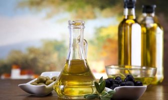 Pola kašike maslinovog ulja dnevno smanjuje rizik od srčanih bolesti, moždanog udara, visokog holesterola...