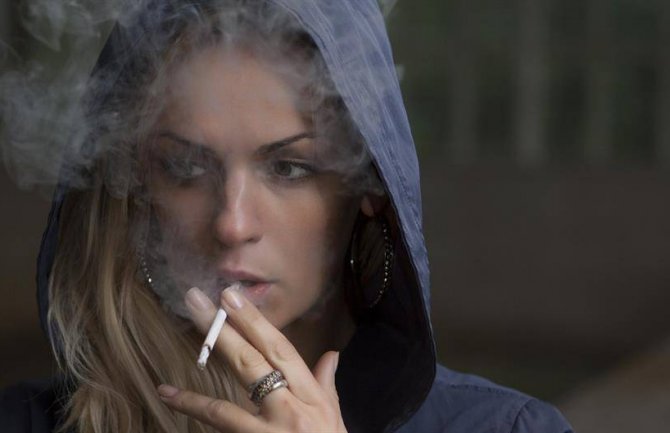 Pušači zagađuju javna mjesta i preko svoje odeće