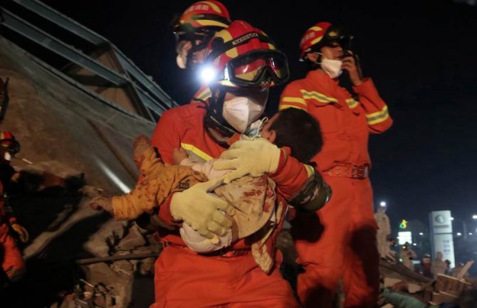 Kina: Najmanje desetoro poginulo u rušenju hotela, za 23 osobe se traga
