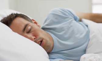 Spavanje sa otvorenim ustima oštećuje zube