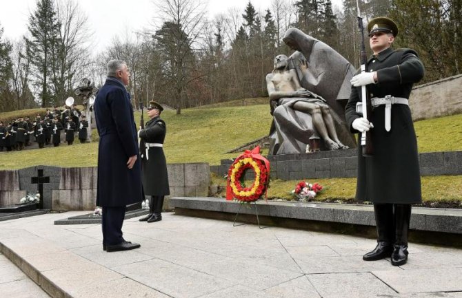 Đukanović posjetio fragment spomenika “Barikade za nezavisnost”posvećen sjećanju na dane borbe za nezavisnost Litvanije 