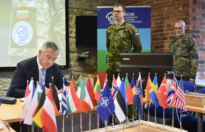 Đukanović predvodi crnogorsku delegaciju na NATO Samitu 