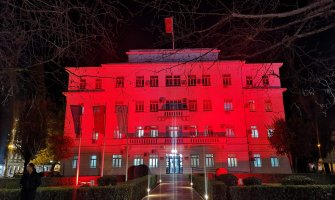 Zgrade lokalnih uprava večeras u bojama crnogorske zastave zbog Dana reprezentacije