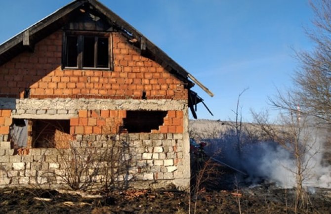Pljevlja: Izgorio pomoćni objekat, kuća spašena