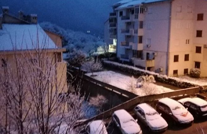 Građane Kotora jutros dočekao snijeg